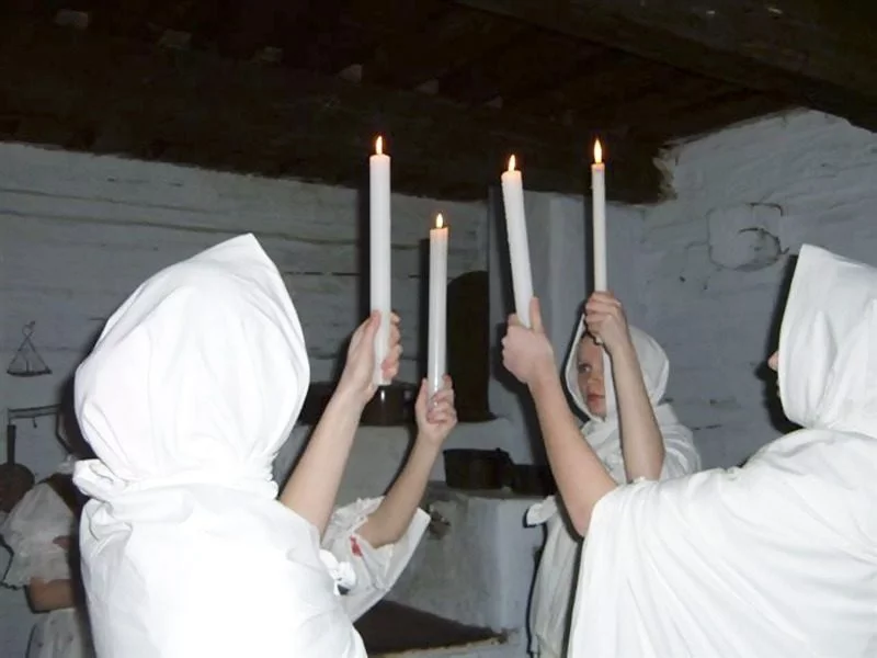 Lucia – tajomná noc plná tradícií, svetla a slovenskej mágie ✨