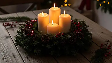 Adventný veniec: Symbol pokoja, svetla a čakania na Vianoce 🕯️🎄