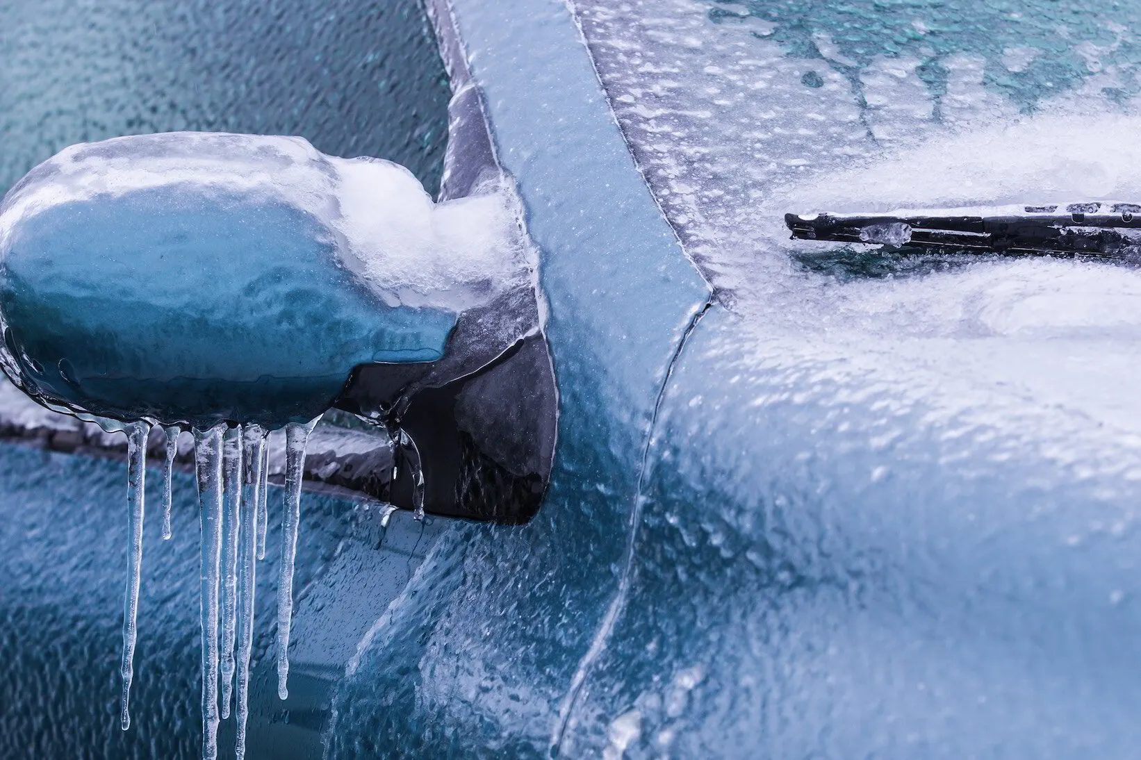 Ako správne zazimovať auto pred zimou: Kompletný sprievodca pre vodičov 🚗❄️