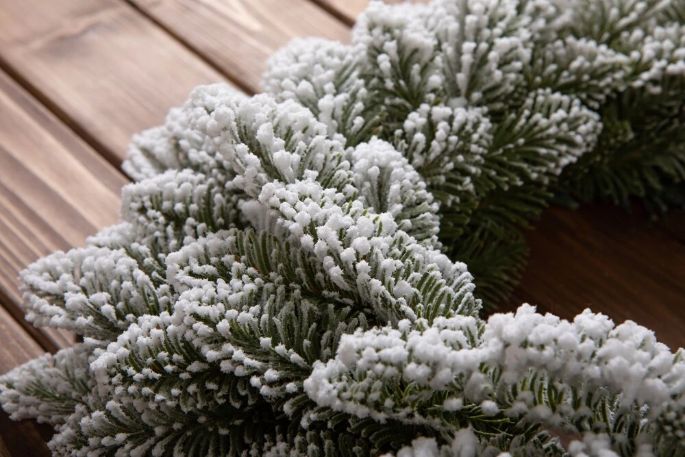 Vianočný veniec biely 40 cm – Zasnežený adventný veniec na dvere