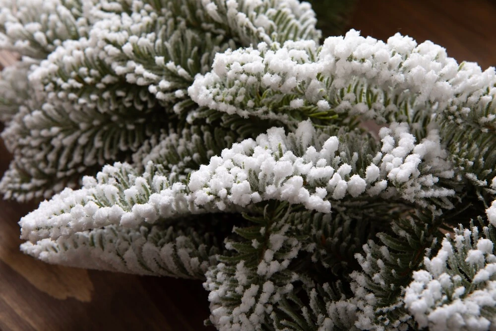 Vianočný veniec biely 40 cm – Zasnežený adventný veniec na dvere